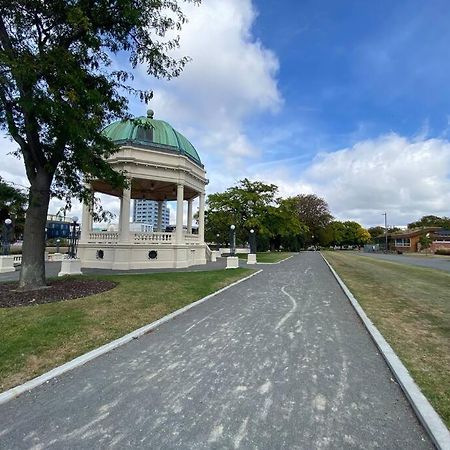 Modern Central Living Christchurch Exterior photo